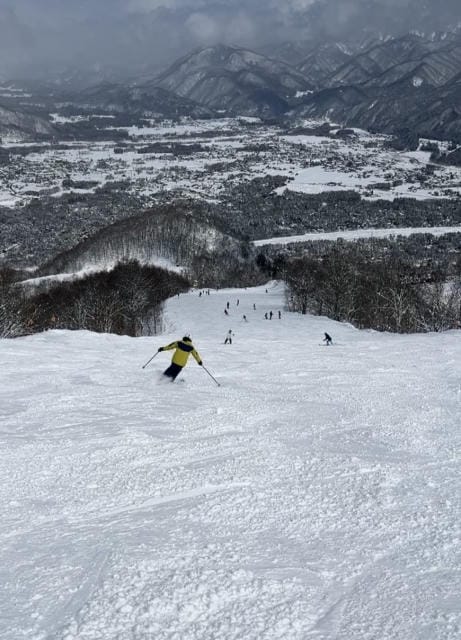 スキーを楽しむ冬の旅の魅力