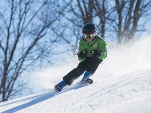 雪山で楽しむスノボバスツアーの魅力